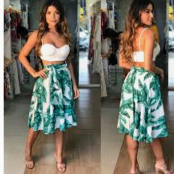 Forever 21 Dresses & Skirts - Forever 21, skirt, stylish, amazing. Like new